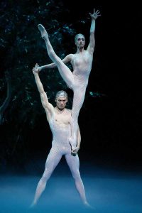 Ein-Sommernachtstraum_Ksenia-Ryzhkova,-Erik-Murzagaliyev_Foto-Wilfried-Hoesl_LM0A0529